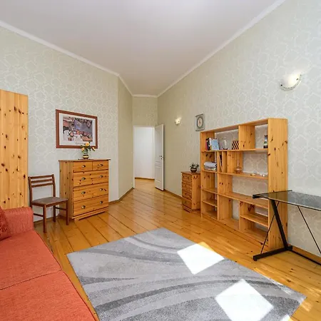 Silent Old Town Apartment *