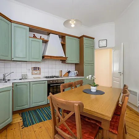 Silent Old Town Apartment *