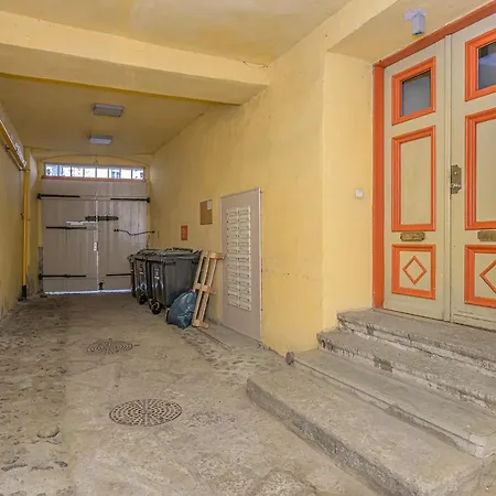 Silent Old Town Apartment *